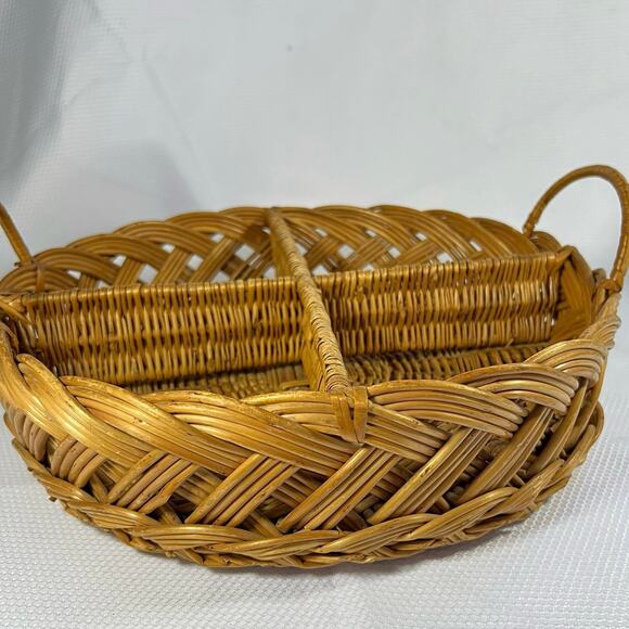 Vintage 13" Round Divided Woven Wicker Tray Basket With Handles Serving Decor - Picture 3 of 10
